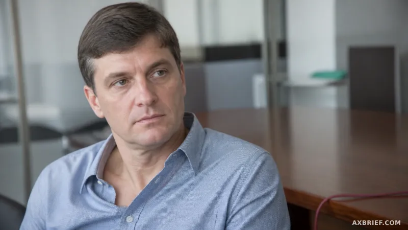 Michael Burry Warns of AI Bubble Amid Anthropic's $965 Billion Valuation